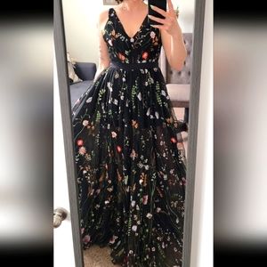 Mac Duggal Floral Embroidered A-line Gown Size 4